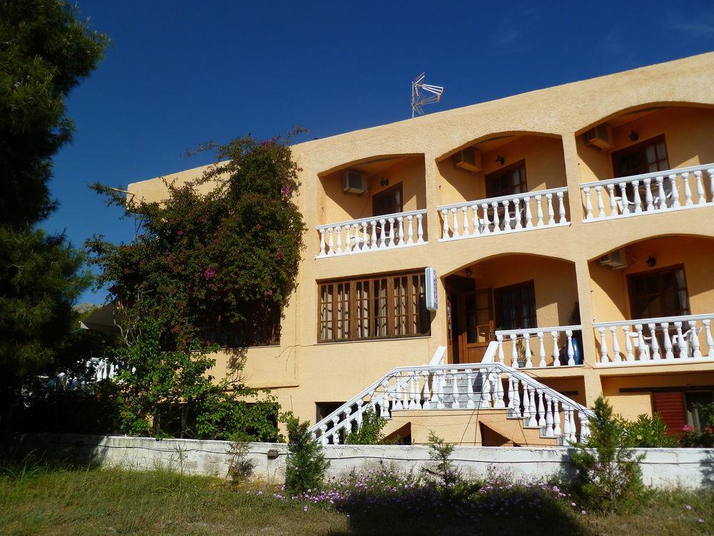 Hotel Liberty II Agia Marina  Exterior foto
