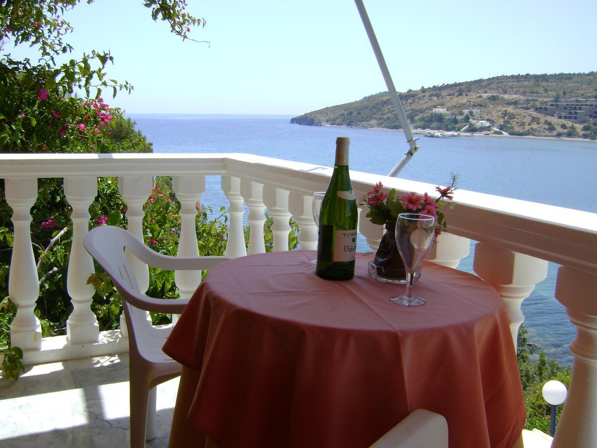 Hotel Liberty II Agia Marina  Exterior foto