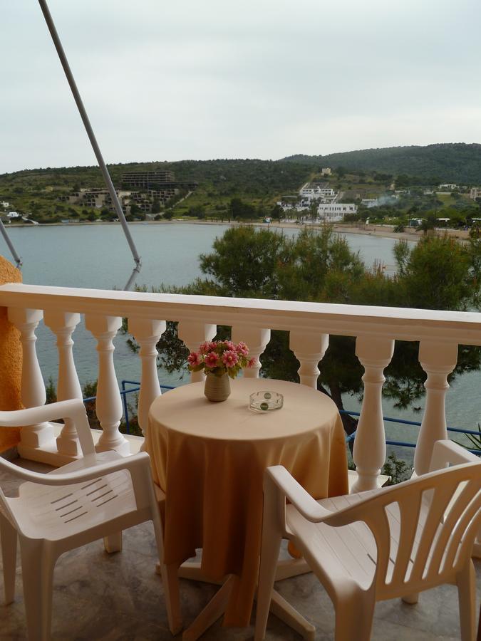 Hotel Liberty II Agia Marina  Exterior foto